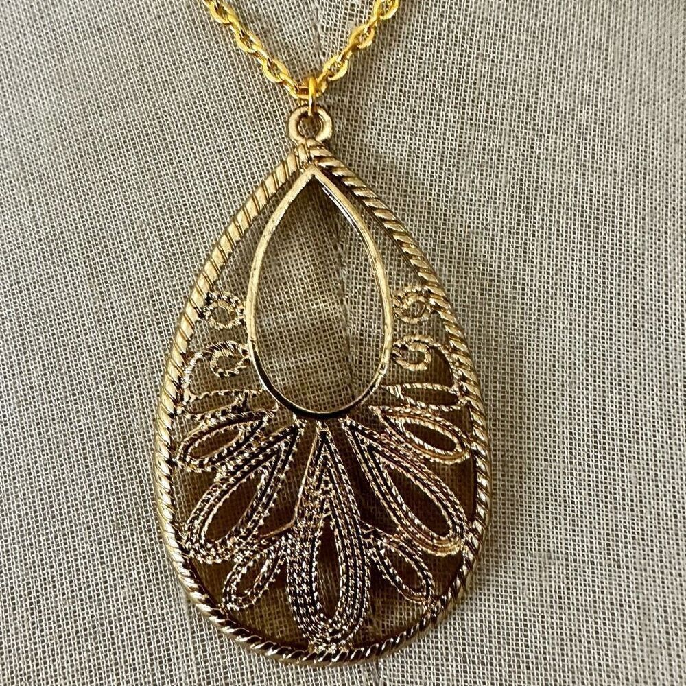 Gold Tone Teardrop Filigree Pendant Necklace